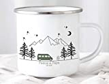Camping Tasse personalisiert mit Namen, Emaille Becher mit Bulli, Geschenk für Camper, Wohnwagen Camp Zubehör Geschirr, Blechtasse Retrolook Grün